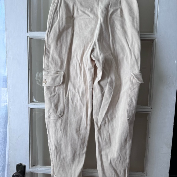 Aritzia Wilfred Free Modern Cargo Pant High-waisted cargo pants - Picture 4 of 4